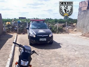 Suspeito foge ao avistar polícia  e abandona motocicleta furtada em Arapiraca