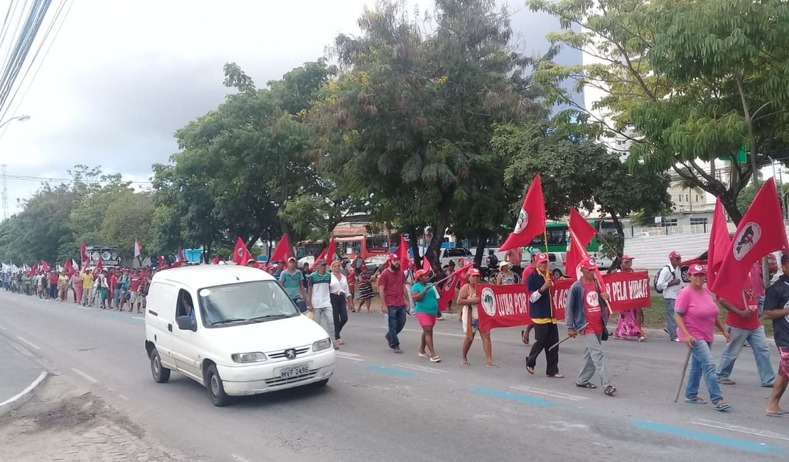 Movimento MST realiza novo protesto da Av. Fernandes Lima