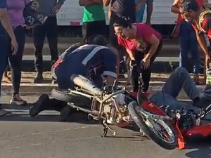 Motociclista colide contra van na AL-220 e é encaminhado ao Hospital de Emergência do Agreste