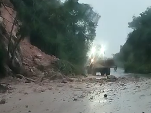 [Vídeo] Deslizamento de barreira é registrada na Al 110, em Junqueiro