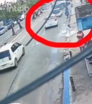 [Vídeo] Mulher morre após ser atropelada por caminhão-pipa na Avenida Siqueira Campos