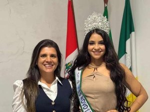 Prefeita Marcela Gomes aclama Anthonelly Virgínia como Miss Novo Lino