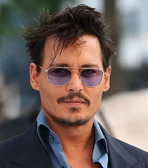 Mulher achava que namorava Johnny Depp e perde R$ 208 mil; entenda