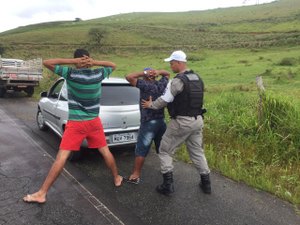 Veículos são recolhidos em operação na Zona da Mata