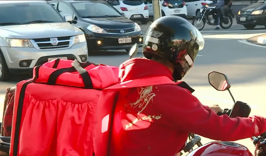 Casal é preso por tráfico após ser flagrado realizando ‘delivery’ de entorpecentes em Maceió
