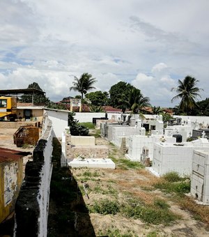 FPI interdita garagem da Prefeitura de Junqueiro; restos de óleos e graxas são descartados em cemitério