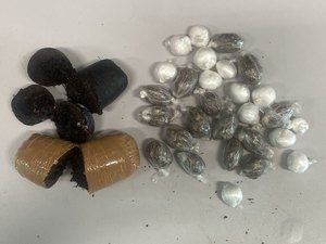 Mulher é presa ao tentar entrar em presídio com maconha escondida no ânus