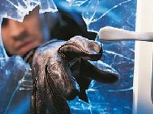 Estabelecimento comercial é arrombado e bandido furta eletrônicos na capital