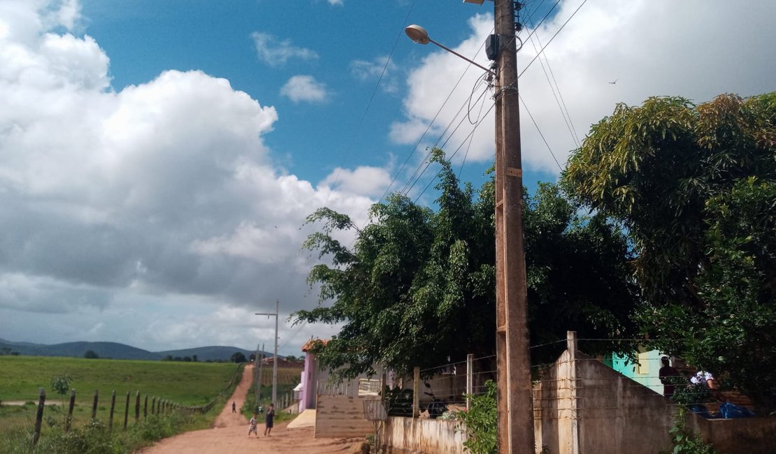 [Vídeo] Comunidade rural de Arapiraca está sem energia elétrica há quatro dias