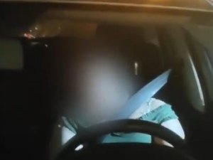 Motorista dorme no volante em cruzamento na Ponta Verde