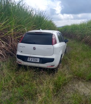 BPRv encontra carro abandonado em canavial 
