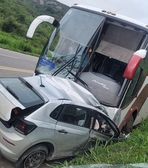 Ônibus que saiu de Arapiraca com destino a SP colide na BR-116 e deixa uma pessoa morta em Minas
