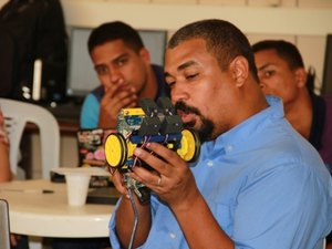 Educação oferece formação em robótica para professores da rede estadual