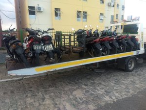 Veículos são apreendidos durante operação no bairro do Jacintinho 