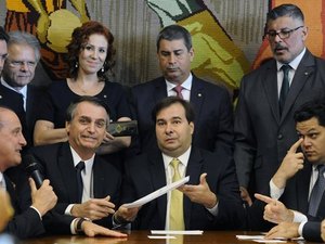 Militarização atinge 2º e 3º escalões do governo Bolsonaro