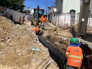 Galeria de águas pluviais é reconstruída no Jacintinho