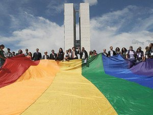 MP assinada por Bolsonaro retira população LGBT das diretrizes dos Direitos Humanos