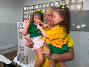 Alfredo Gaspar vota em Maceió e diz acreditar em vitória de Flávio no 1º turno