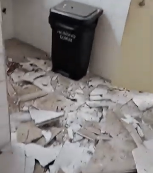 [Vídeo] Teto de banheiro feminino desaba na Ufal; bloco é interditado