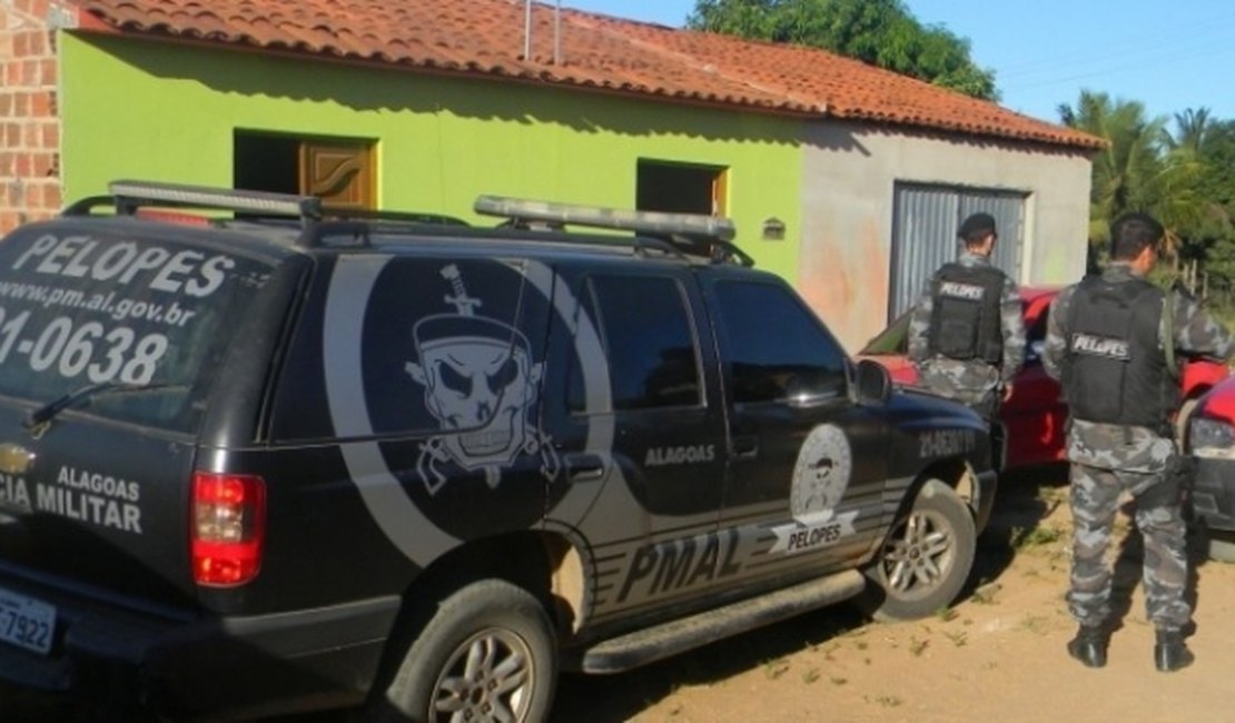 Assaltante utiliza garrafa e faca para ferir vítima