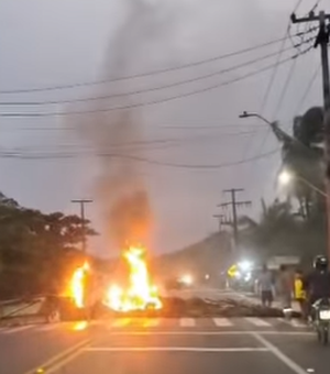 Falta de energia leva moradores a bloquear AL-101 Norte em protesto