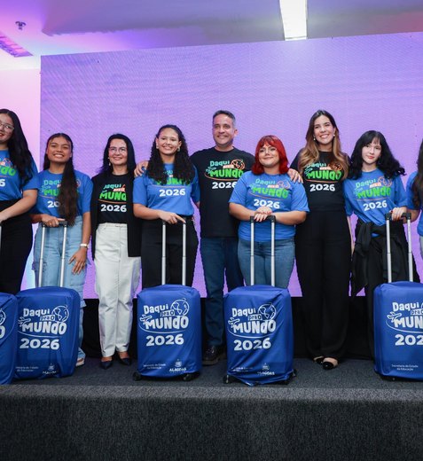Governo entrega kits de viagem aos 200 alunos para intercâmbio na Inglaterra