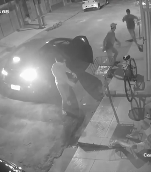 [Vídeo] Bandidos em um carro assaltam moradores na Ponta da Terra