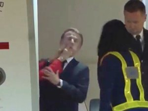 Presidente da França, Macron, leva suposto tapa de esposa em 'briguinha de casal''
