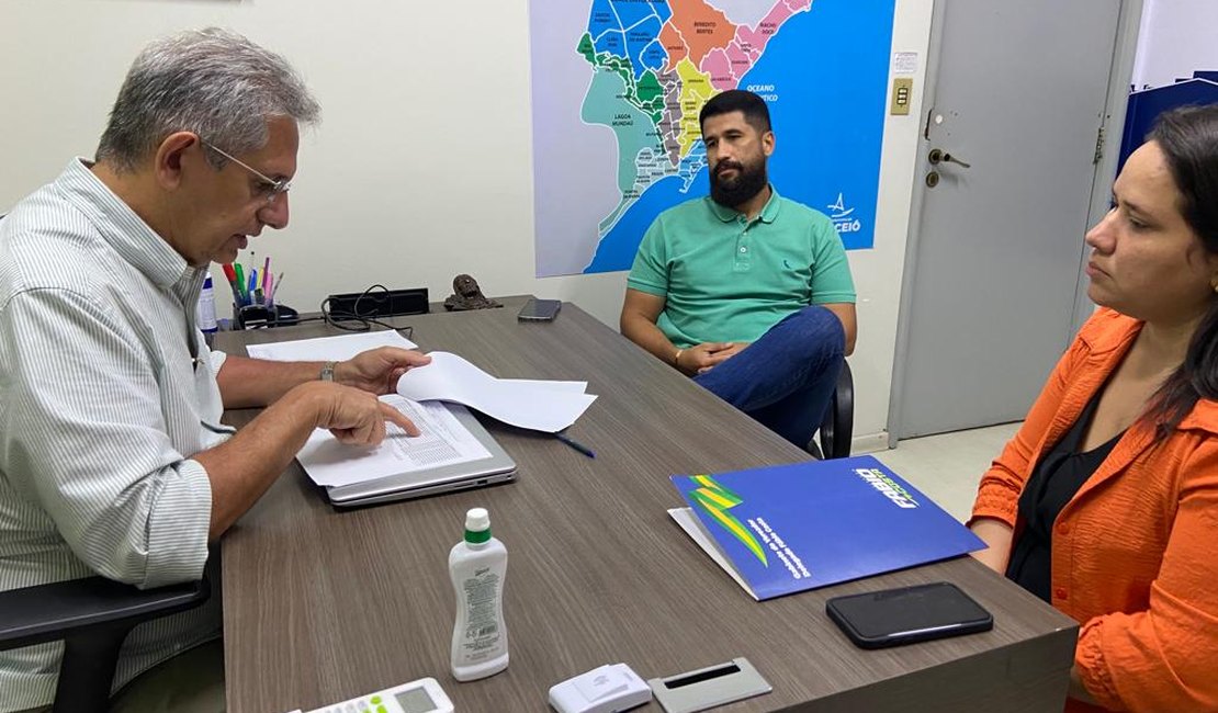 Fabio Costa pleiteia sanção pela prefeitura de lei que oferece reforço escolar na rede municipal de ensino