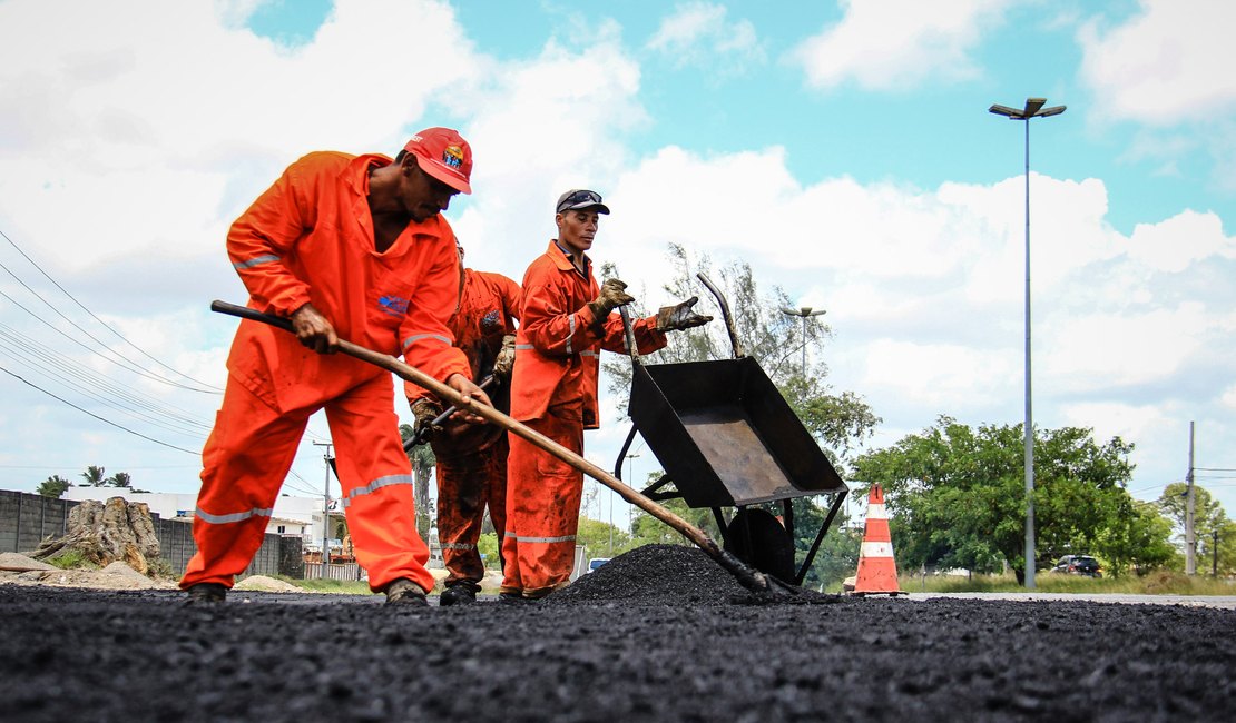 Mais de 3 mil toneladas de asfalto já foram utilizadas para recuperar vias em Maceió