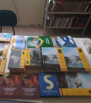 Rodrigo Cunha promove envio de livros para Alagoas