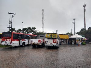 Maceió amanhece sob fortes chuvas e pontos de alagamento