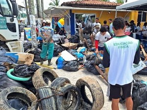 Duas toneladas de lixo são recolhidas na Praia de Maragogi em ação voluntária