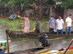 Operação retira 30 toneladas  de lixo da Laguna Manguaba, em Pilar