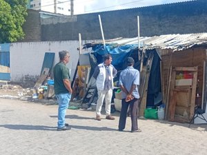 Barraco é removido pela prefeitura de Maceió que recolhe cerca de três toneladas de entulho do local