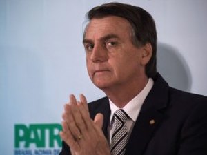 [Vídeo] Bolsonaro diz no Twitter que junta médica do Einstein proíbe participação em debate