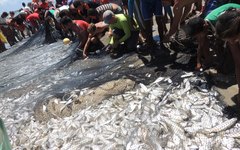 Rede do Paulo da Kombi fica cheia de peixes e faz a alegria no Boqueirão
