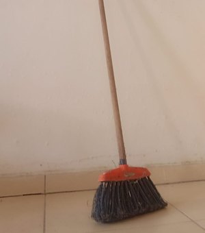 Homem é procurado por agredir esposa com cabo de vassoura no município de Porto Calvo