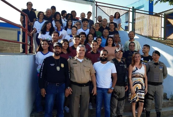 Em Messias, policiais vão às escolas e fazem palestra para tranquilizar e oferecer segurança aos alunos