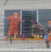 PM presta primeiros socorros a homem que sofreu descarga elétrica no Jacintinho
