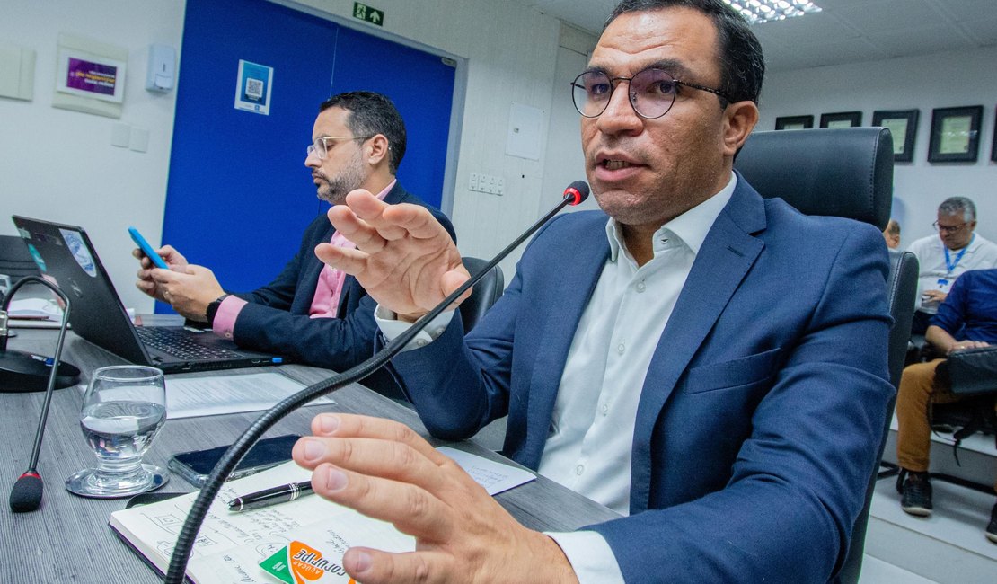 'Não há plano para privatizar a Casal', diz secretário Vitor Pereira