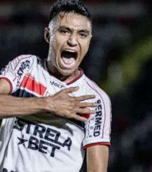 Após diagnóstico de morte cerebral, jogador se recupera e aparece pela primeira vez