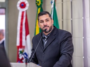 Leonardo Dias apresenta Projeto de Lei para criar escolas bilíngues municipais, em Maceió