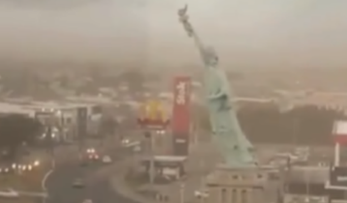 [Vídeo] Estátua da Havan cai com força do vento durante temporal no RS