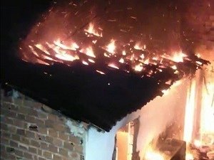 Incêndio atinge residência na parte alta de Maceió