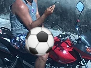 Homem é flagrado se masturbando em cima de moto no bairro Brasília, em Arapiraca