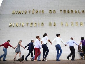 Servidores fazem ato contra extinção do Ministério do Trabalho