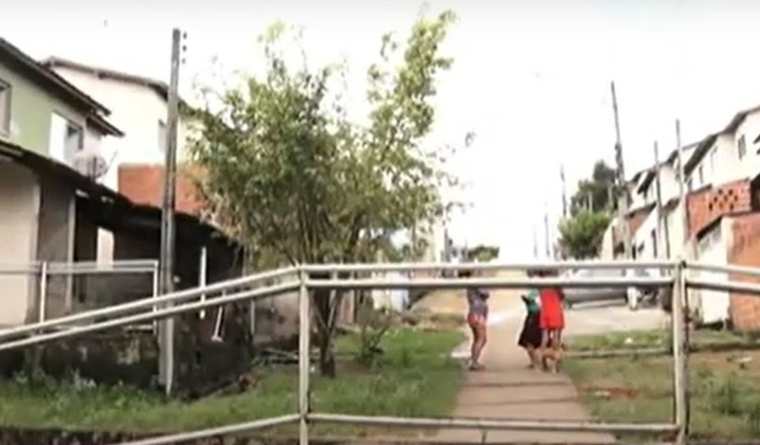 Afundamento de solo faz moradores do Rio Novo deixarem casas