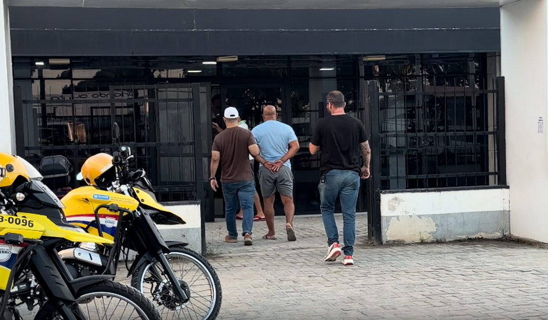 Dono de ferro-velho é preso após polícia encontrar fios furtados do Code