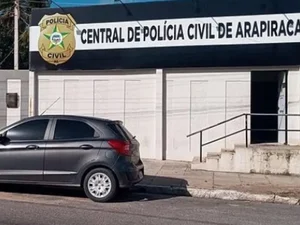 Revendedor de roupas é flagrado saindo de loja com peças sem pagar